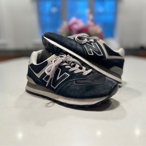 New Balance Women's 574 Core Shoes Size 8.5 Black / White